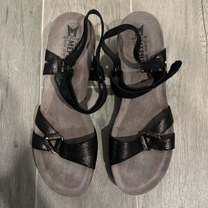 Mephisto Black Sandals Wedge Womens Size 41 Black US 10.5 Excellent Condition